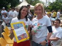 Sok kéz hamar kész