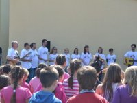 Sok kéz hamar kész