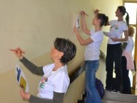 Sok kéz hamar kész